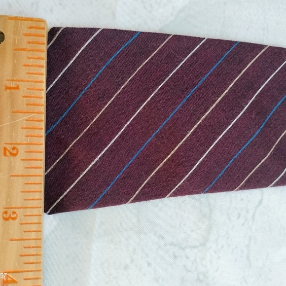 Geoffrey Beene Men's Wool Silk Necktie Tie Wine Diagonal Stripes Preppy - Picture 6 of 10